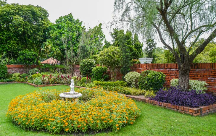 Residential landscaping garden design for a home in Lahore by Naturevalley